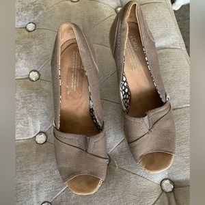 Toms Taupe Wedges